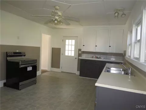 Kitchen - 171 Main Rd, Herkimer, NY 13350 photo 2 of 3