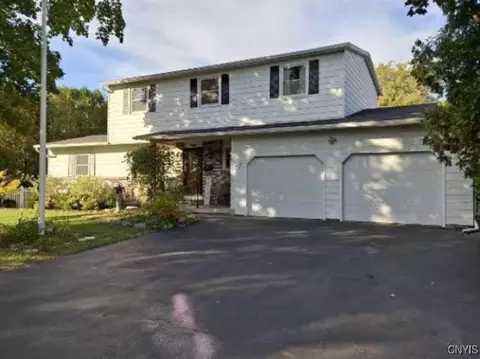 96 Sargent Ln, Salina, NY 13088