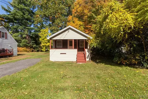 815 E Molloy Rd, Salina, NY 13211