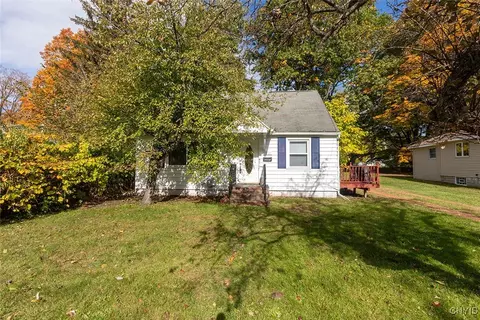813 12 E Molloy Rd, Salina, NY 13211