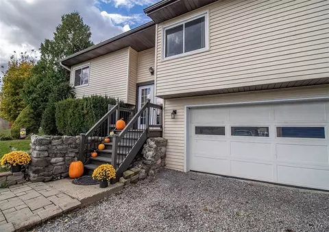1425 Pompey Center Rd, Fabius, NY 13063