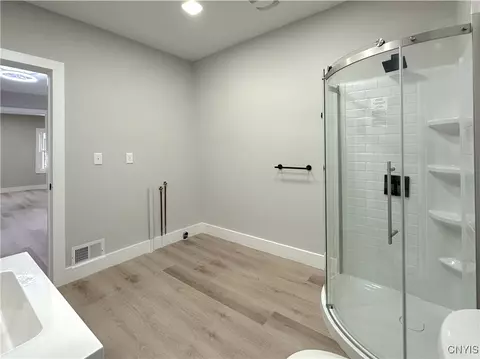 Bath - 321 Pleasant Ave, Oneida, NY 13421 photo 3 of 6