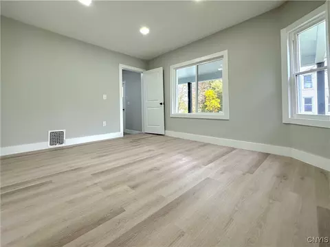 Living - 321 Pleasant Ave, Oneida, NY 13421 photo 9 of 10