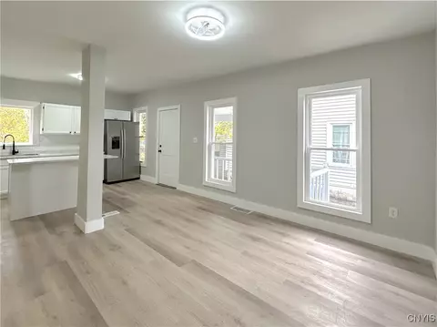 Living - 321 Pleasant Ave, Oneida, NY 13421 photo 2 of 10