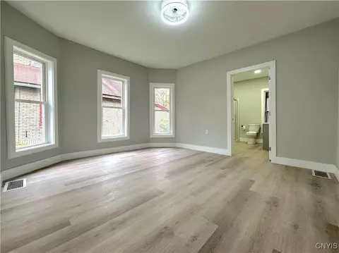 Living - 321 Pleasant Ave, Oneida, NY 13421 photo 5 of 10