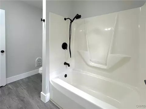 Bath - 321 Pleasant Ave, Oneida, NY 13421 photo 5 of 6