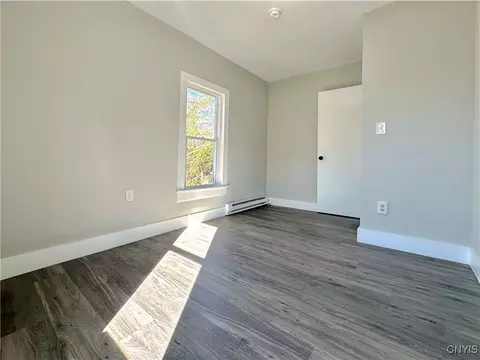 Bedroom - 321 Pleasant Ave, Oneida, NY 13421 photo 5 of 10