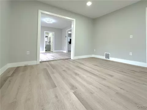 Living - 321 Pleasant Ave, Oneida, NY 13421 photo 7 of 10