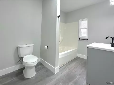 Bath - 321 Pleasant Ave, Oneida, NY 13421 photo 4 of 6