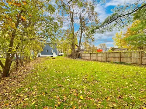 Exterior - 321 Pleasant Ave, Oneida, NY 13421 photo 5 of 6