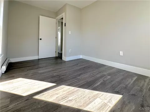 Bedroom - 321 Pleasant Ave, Oneida, NY 13421 photo 6 of 10