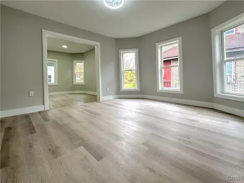 Living - 321 Pleasant Ave, Oneida, NY 13421 photo 4 of 10