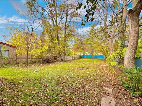 Exterior - 321 Pleasant Ave, Oneida, NY 13421 photo 4 of 6