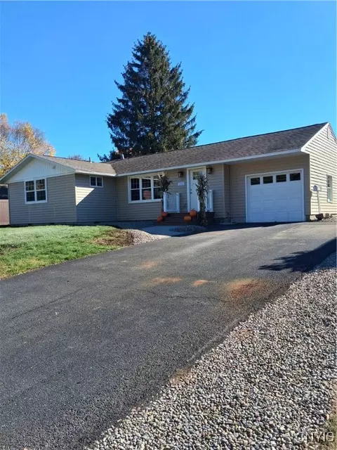 101 Augusta Dr, Syracuse, NY 13212