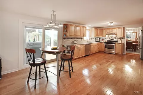 Kitchen - 516 Standish Dr, Syracuse, NY 13224 photo 4 of 7