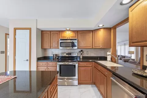 6817 Jayhawk Cir, Lysander, NY 13027 photo 8