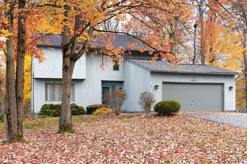 6817 Jayhawk Cir, Lysander, NY 13027