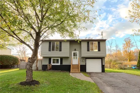 8423 Torchwood Ln, Cicero, NY 13039