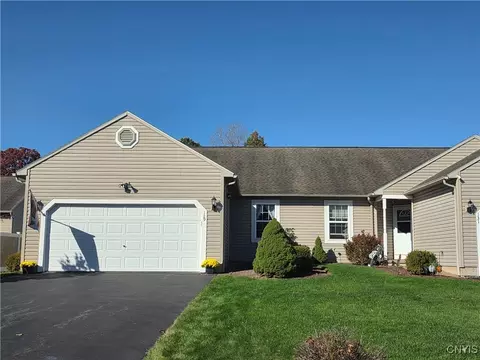 129 Slindes Woods Cir, North Syracuse, NY 13212