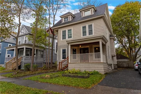 109 Avondale Pl, Syracuse, NY 13210