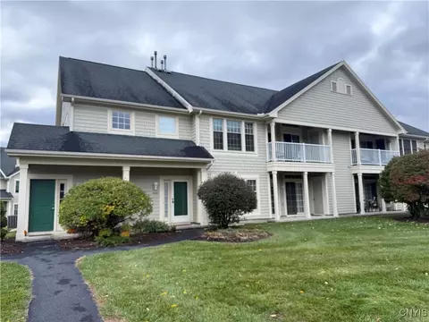 2402 Pipers Ct, Lysander, NY 13027