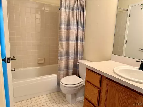 Bath - 2402 Pipers Ct, Lysander, NY 13027 photo 2 of 4