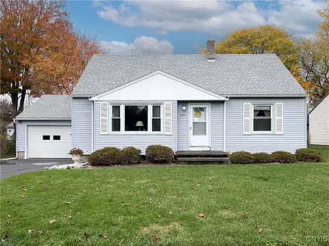 220 Hoover Dr, Onondaga, NY 13205