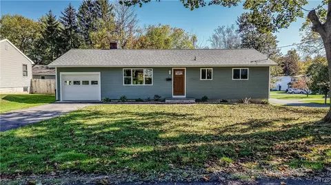 5 Harts Hill Pkwy, Whitestown, NY 13492