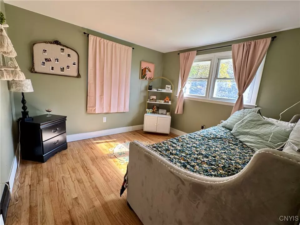 Bedroom - 8556 Belnor Dr, Cicero, NY 13039 photo 3 of 5