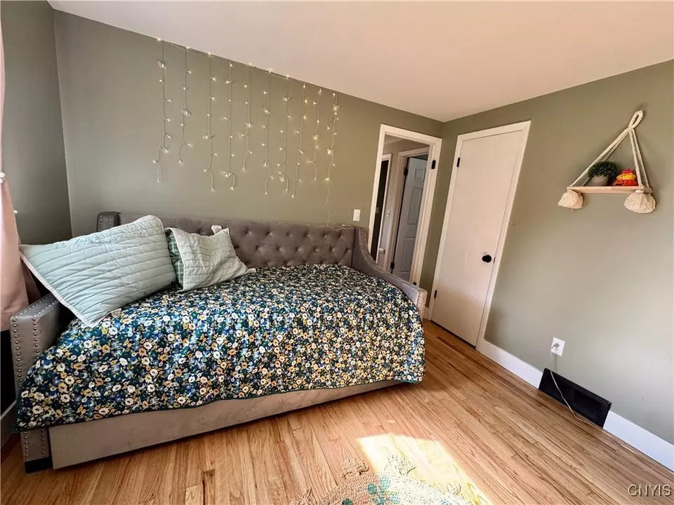 Bedroom - 8556 Belnor Dr, Cicero, NY 13039 photo 2 of 5