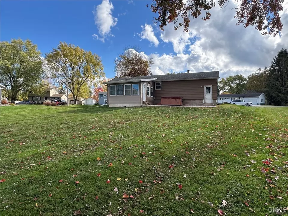 Exterior - 8556 Belnor Dr, Cicero, NY 13039 photo 2 of 6