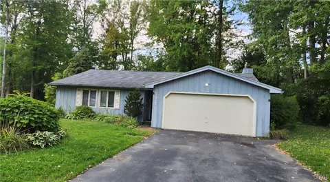 3055 Basswood Ln, Lysander, NY 13027