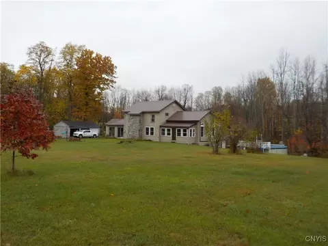 12095 Broadway Rd, Victory, NY 13033
