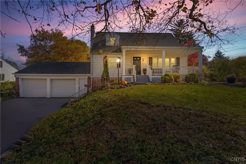 121 Kimberly Dr W, Syracuse, NY 13219