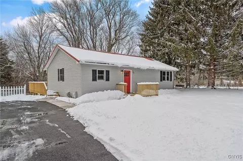 23 Dix Dr, Schroeppel, NY 13135
