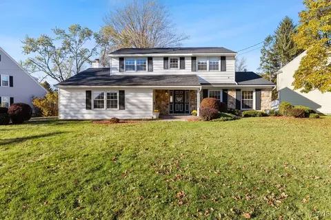 7 Berrywood Rd, Liverpool, NY 13090