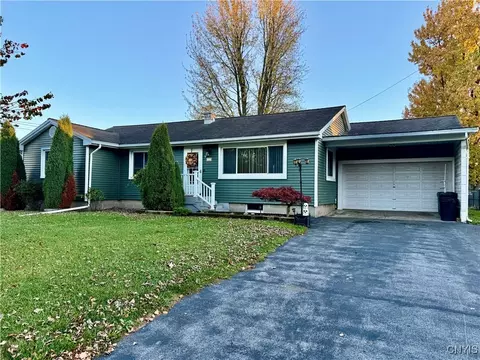 12 Fleming St, Auburn, NY 13021