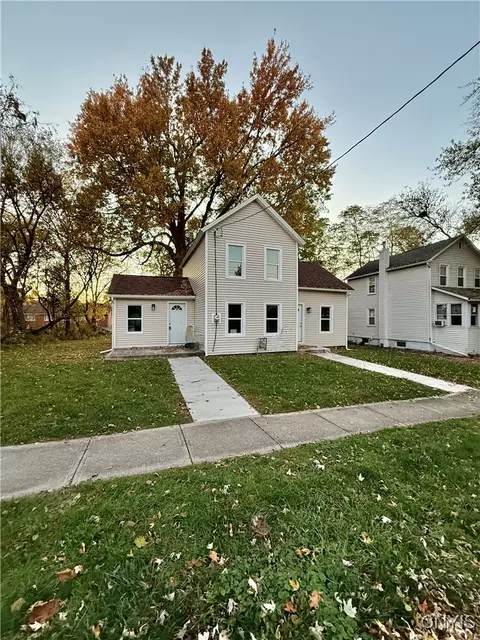 53 Parker St, Auburn, NY 13021