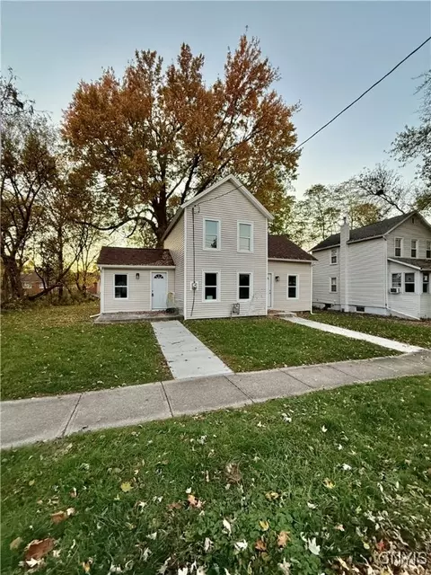 53 Parker St, Auburn, NY 13021