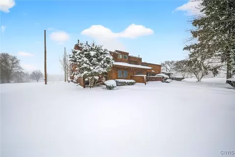 637 Village Blvd N, Van Buren, NY 13027