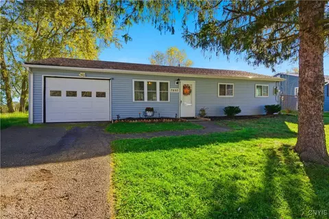 7892 Rinaldo Blvd E, Bridgeport, NY 13030