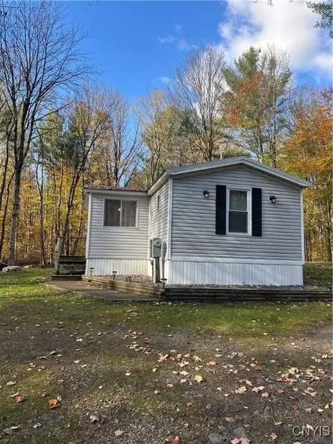 8051 Saltzman Rd, Vienna, NY 13308