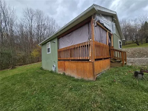 9409 Briggs Rd, New Hudson, NY 14714