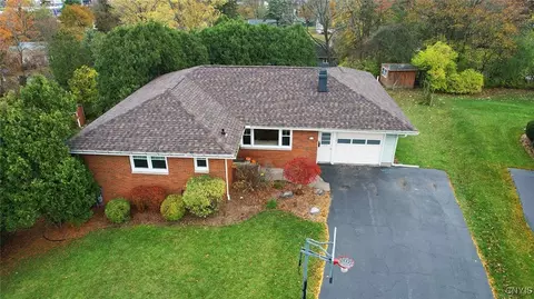 112 Terrace Cir, Syracuse, NY 13214