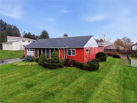 108 Genesee Rd W, Camillus, NY 13031