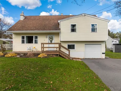 17 Dove, Liverpool, NY 13090