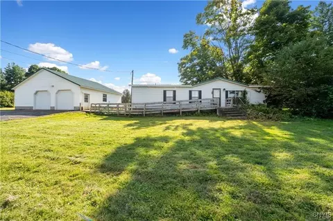 71 Dix Dr, Schroeppel, NY 13135