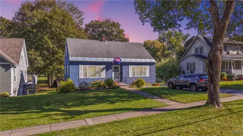 91 Oxford Rd, New Hartford, NY 13413