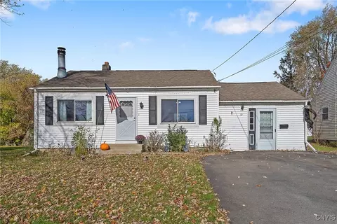 19 Wyncrest Dr, East Syracuse, NY 13057