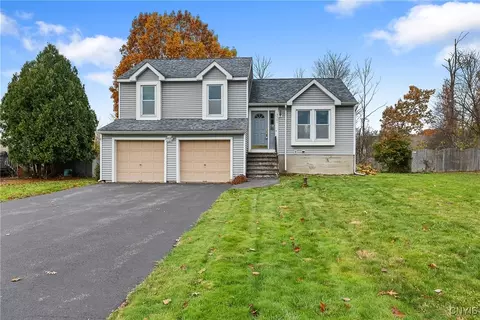 9501 Glengarriff Dr, Brewerton, NY 13029